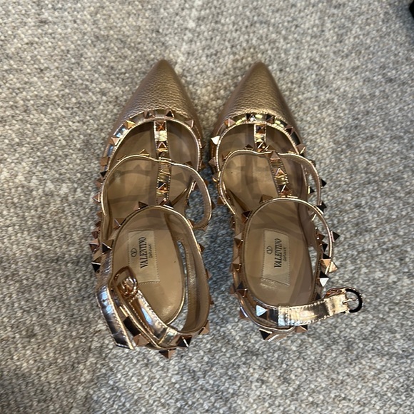 Valentino heels in rose gold. Worn once with brand new base. - Picture 1 of 7